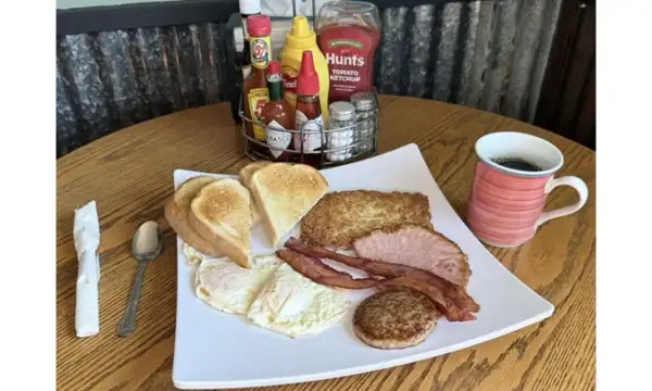 Dam Cafe Image
