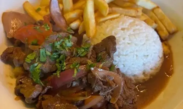 Llamas Restaurant Image
