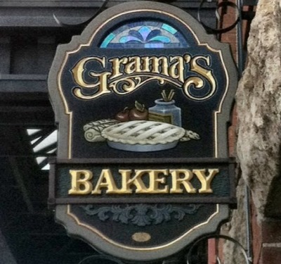 Grama's Bakery Logo